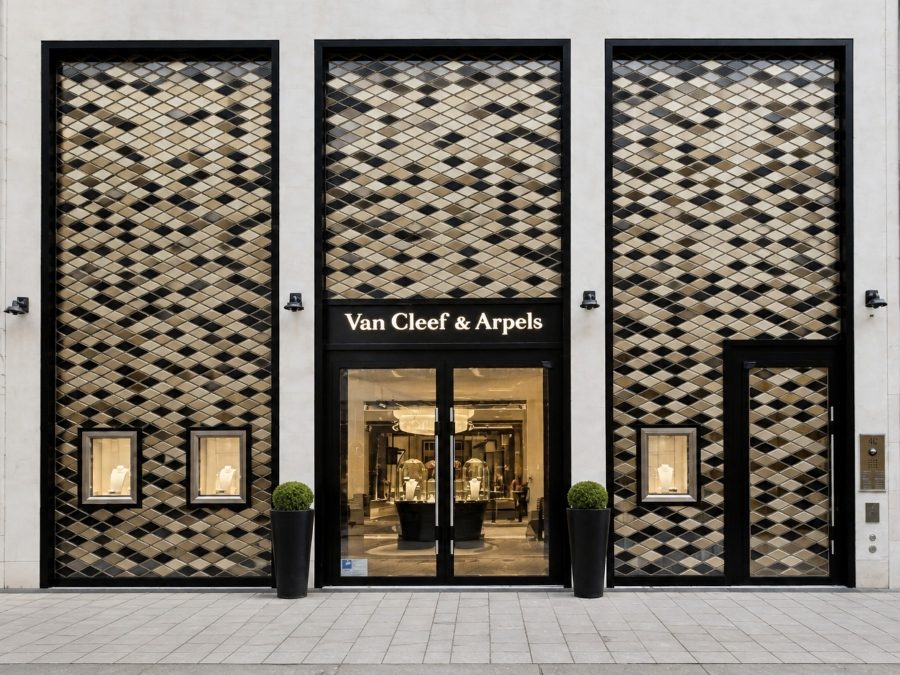 Van Cleef & Arpels Fassade Hamburg mit Diamantmuster-Paneelen